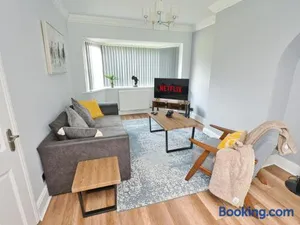 Image of Cosy 3 bed with Parking- Family and Contractors