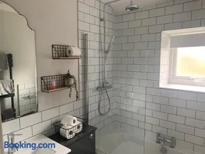 Image of Tipsy Cottage Charming 2 bedroom home.