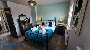 Image of The Farrier's 3 bedroom comfy and cosy bolt hold close to Cannock town centre