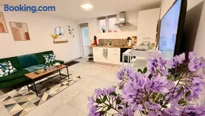 Image of Cocon urbain , bel appartement entièrement équipé, entrée privée, parking