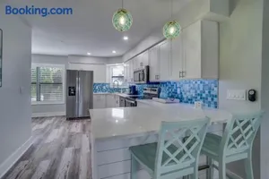 Image of Fully Remodeled Steps to the Beach - Amazing Tropical Sunsets