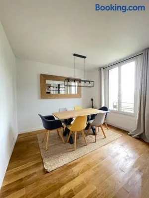 Image of Appartement chaleureux et lumineux en plein centre, à 10 min du RER