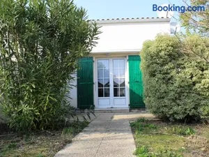 Image of Maison de Vacances à St-Georges-d'Oléron - 6 Couchages, Proche Plage, Terrasse, Parking, Ménage Inclus - FR-1-246A-69