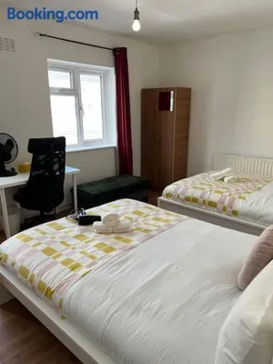 Image of Lovely 4 Bedroom Spacious House in Camden Town-Central London