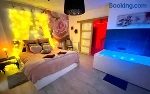 Image of COSY & SPA Appartement Luxe JACUZZI SAUNA Suite Cristal