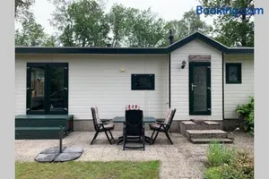 Image of Ruim chalet op de Veluwe in Beekbergen op recreatiepark Topparken met vrije tuin en eigen parkeerplaats