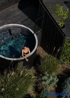 Image of Cassis Red Hill