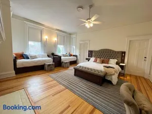 Image of Truitt Vanderbilt Club