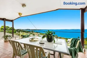 Image of Spectacular Lake and Ocean View Holiday Home