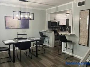 Image of HHI Homes- Newly Renovated Cozy Modern Pet-Friendly Villa-Ideal Location