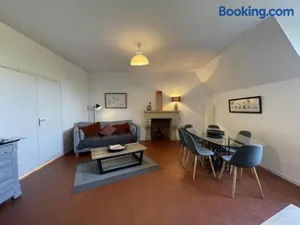 Image of Gîte rénové au Château d'Avrilly, 3 chambres, animaux acceptés, wifi à Trévol - FR-1-489-73