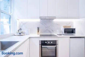 Image of Modern Studio in Prime Spot