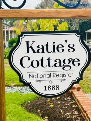 Image of Katie's Cottage in Natchez, Charming Historic Home