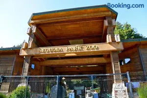 Image of Private Home - #RedwoodSkyWalkRetreat - 5BD, Pro Pool Table, BBQ, Foosball, Darts, Fireplace, Movie Projector, Stereo, Cotton Bedding