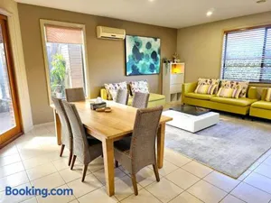 Image of Specious ex-display 5 BDR house,up to 15 guests- Williams Landing