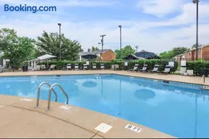 Image of Brentwood U9 I Cozy & Comfy I 2bd I Free Parking