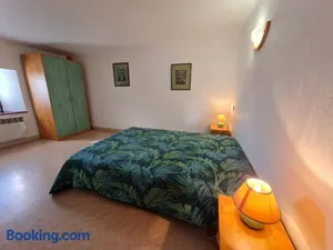 Image of Gîte de charme dans ferme lorraine avec jardin clos, à proximité de sentiers et base de loisirs - FR-1-584-32