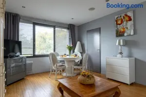 Image of Lumineux - parking - wifi - clim - 3 lits dont 1 King size - jardin-