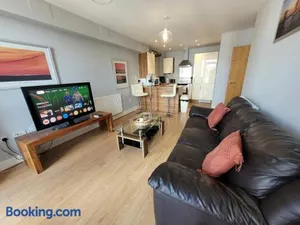 Image of Lesley Court- A lovely Spacious 2 bedroom apartment by Catchpole Stays
