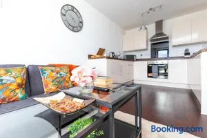 Image of Stevenage - 2 Bedroom Apartment, Free Wifi & Balcony Upto 5 guests