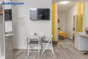 Image of Standard 3BR Apt Near Hauptbahnhof