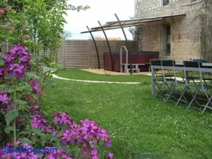 Image of Maison rénovée avec jardin, SPA, vélos près des commerces - Animaux acceptés - FR-1-426-291