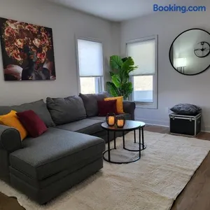 Image of Center to all 2 BR near hospitals, colleges, restaurants, events