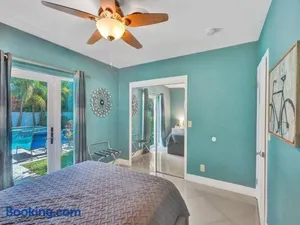 Image of Lush and quiet oasis for 7, pool, close to beach
