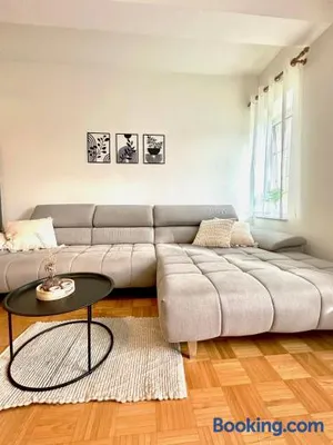 Image of Am Fuße der Burg