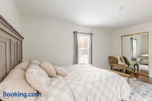 Image of Cozy 3 Bedroom House Near DFW