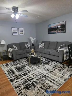 Image of The E-Town Retreat 2BR townhouse close to Downtown