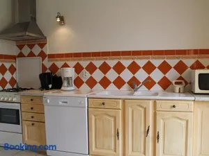 Image of Maison avec Jardin proche Thermes comprenant Lave-linge et Lave-vaisselle - FR-1-541-47