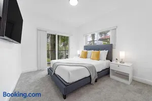 Image of Lakeside 4BR/2.5BA Oakland Oasis - 15 Mins to DT!