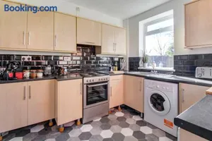 Image of West Midlands-contractor-long Stay-parking-4 Beds