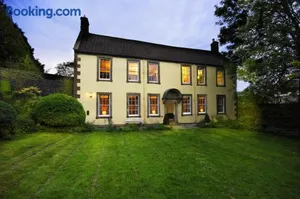 Image of Topside House - Beautiful 7 bedroom house with hottub wifi and parking near Bath Wells Frome