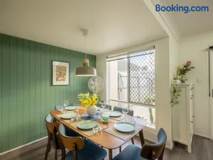 Image of Cozy 3B2B Townhouse w Parking Backyard Malls and Parks