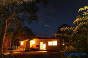 Image of Yellow Cottage - bush and beach