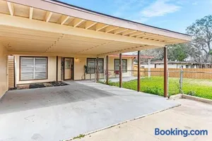 Image of Fenced backyard, king bed, near medical center, Aquarium, and SeaWorld