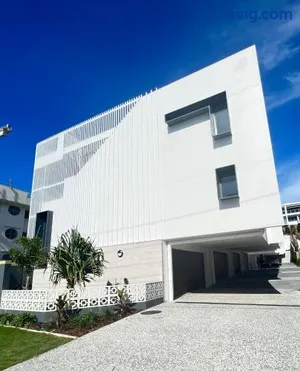 Image of Unique Kirra townhouse