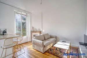 Image of L'Escapade Versaillaise