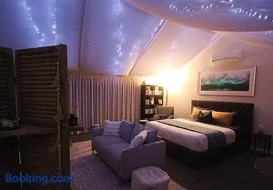 Image of Dreamweaver Studio - town forest retreat