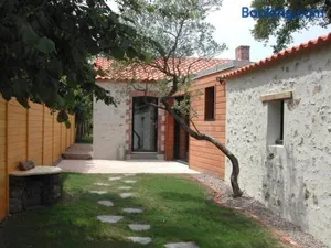 Image of Gîte Charmant avec Jardin, Proche Plages, Wifi et Activités en Famille! - FR-1-306-1031