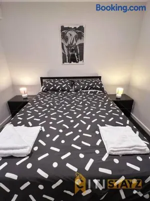 Image of Black & White Delight - 2bd 2bth Apt - Braddon