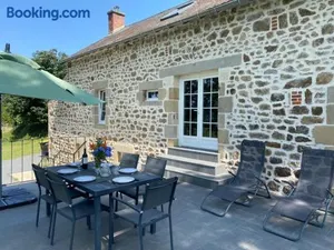 Image of Gîte rural rénové avec charme à Marcillat, jardin et terrasse - FR-1-489-369