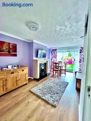 Image of 3 bed house in Walsall, perfect for contractors & leisure & free parking