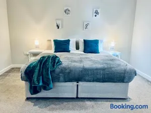 Image of Absolutely Beautiful Hemel Hempstead 2-bedroom for 1-5 Guests - contractors welcome