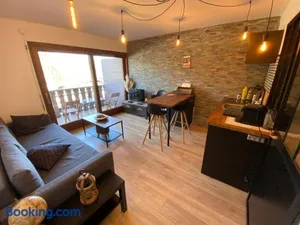 Image of Studio Cabine Idéal: à 400m du Centre, Balcon Ouest, Casier à Skis – Châtel - FR-1-693-97