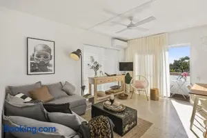 Image of 23 At The Islander