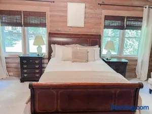 Image of Secluded Spacious Cabin in Cary