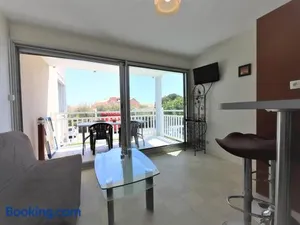 Image of Beau 2 pièces pour 5 pers. avec parking, piscine et loggia, à 400m de la plage à Palavas - FR-1-559-14